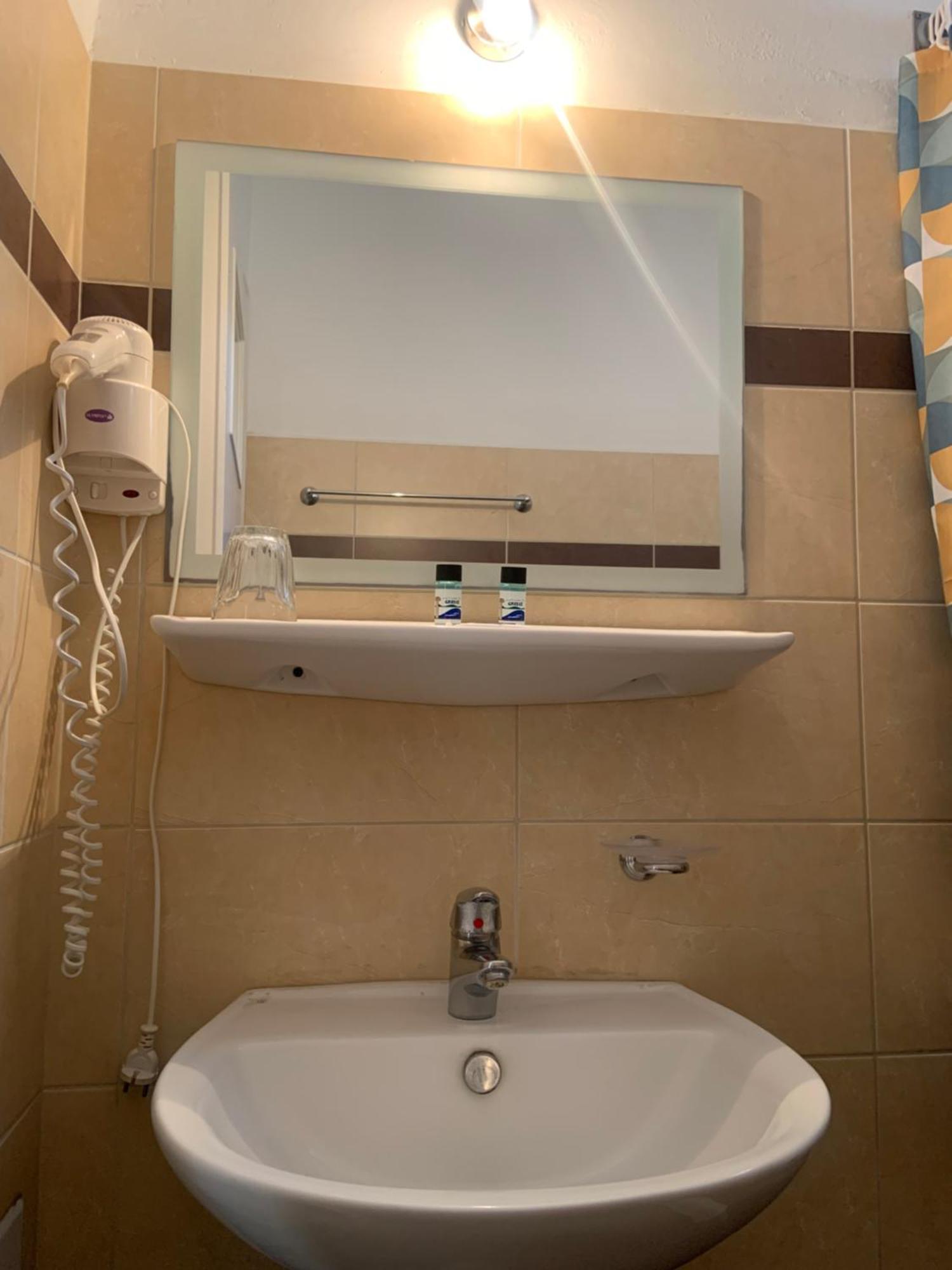 Isidora Hotel Agia Marina  Extérieur photo